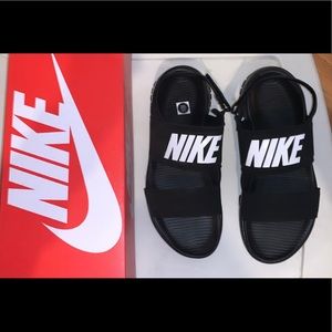 Brand New Black & White WMNS TANJUAN SANDALS